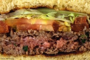 Red Cow Burgers E. coli O157 Outbreak in Minnesota Sickens 10